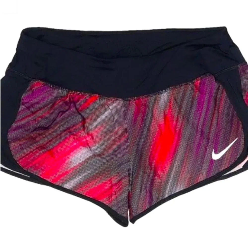 - NIKE WOMENS LIGHT STREAK CREW
PRINTED DRY FIT REFLECTIVE RUNNING
SHORTS SIZE M